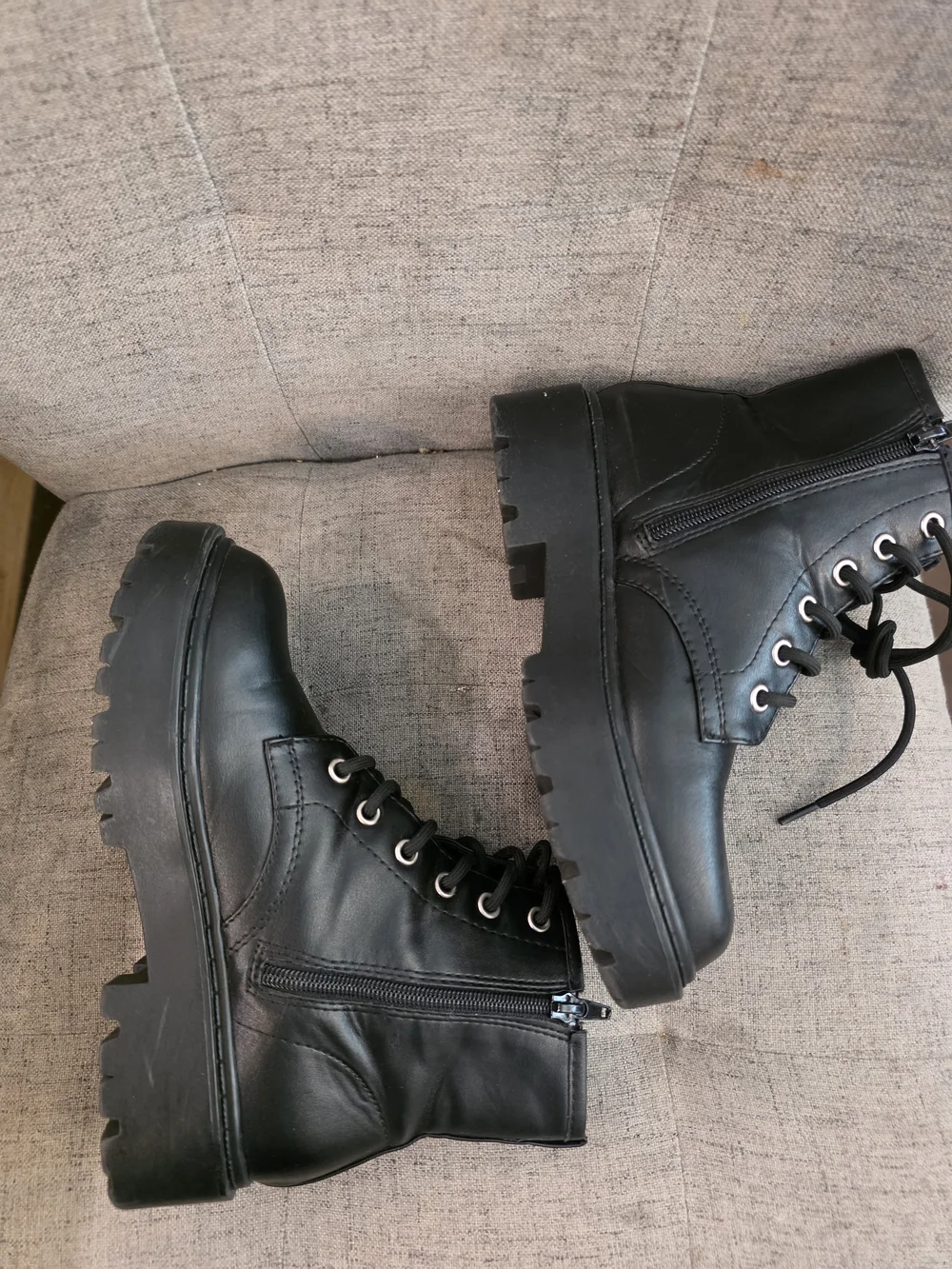 Unr8ed Kids Black Lace-Up Combat Boots Sz 4y